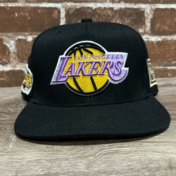 Mitchell and Ness - Picture 1 of 8